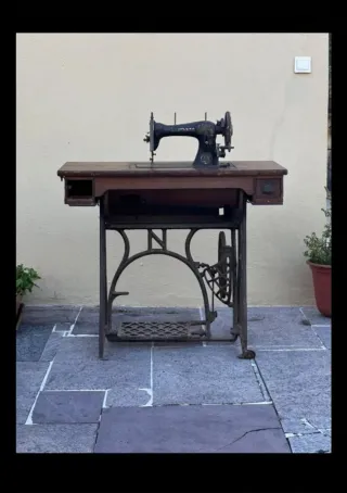 Máquina de coser antigua Hauman