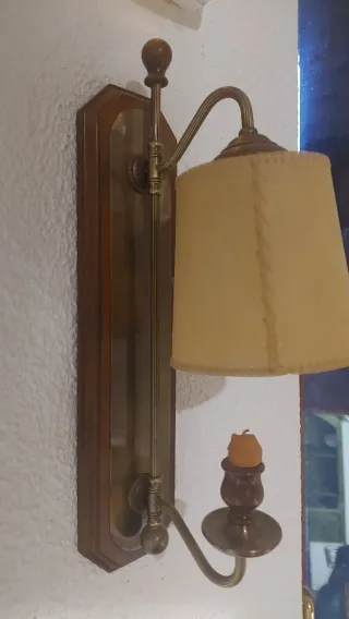 2 Lámparas de pared madera y metal