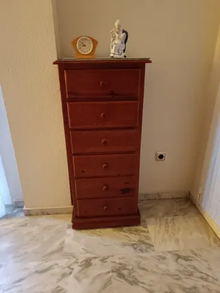 Aparador de cajones de madera