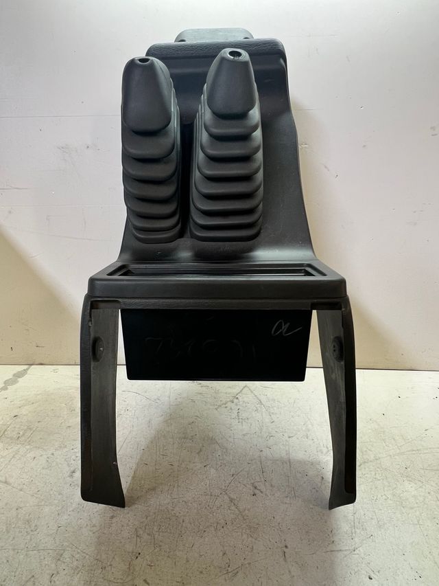 Consola Central Mitsubishi L200