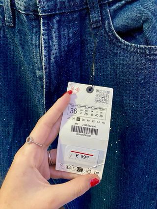 Pantalón vaquero Zara con brillos Talla S