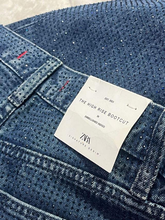 Pantalón vaquero Zara con brillos Talla S