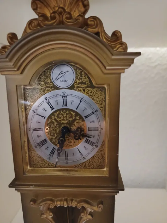 Reloj de sobremesa antiguo dorado