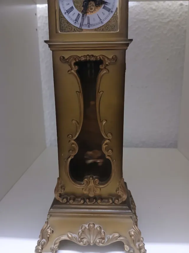 Reloj de sobremesa antiguo dorado