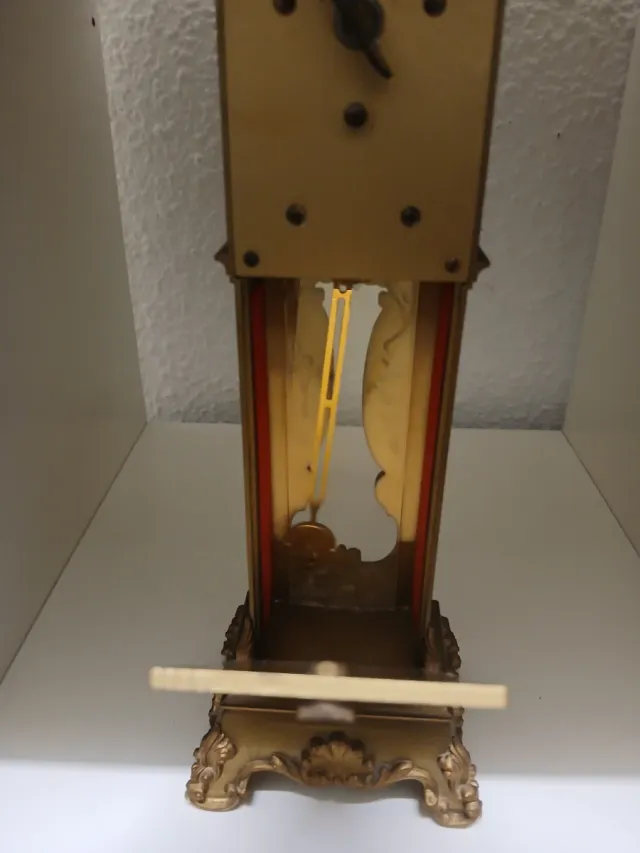 Reloj de sobremesa antiguo dorado