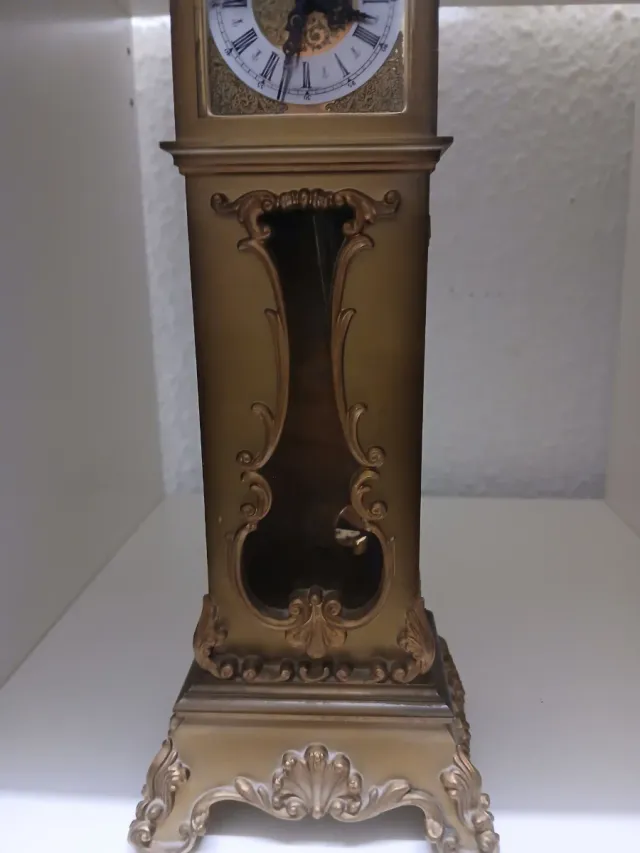 Reloj de sobremesa antiguo dorado