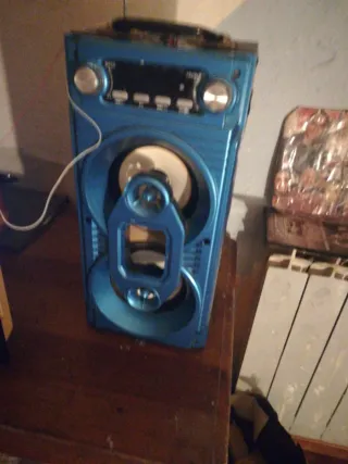 Altavoz Portátil Bluetooth USB y en Buen Estado