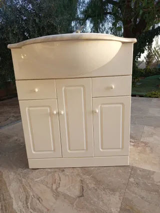 Mueble de baño y bidet, por dentro muy bien,, Mira
