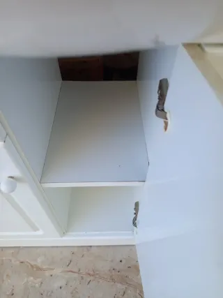 Mueble de baño y bidet, por dentro muy bien,, Mira