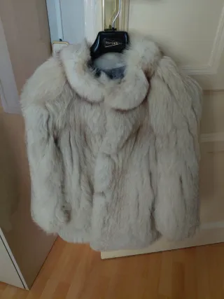Chaqueton  zorro blanco con cuello nuevo.