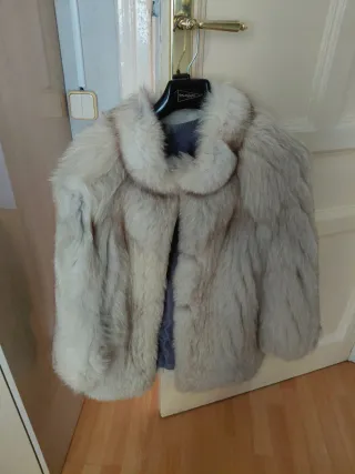 Chaqueton  zorro blanco con cuello nuevo.