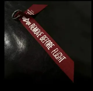 Alpha Industries llavero Remove Before Flight