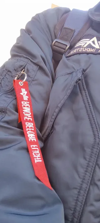 Alpha Industries llavero Remove Before Flight
