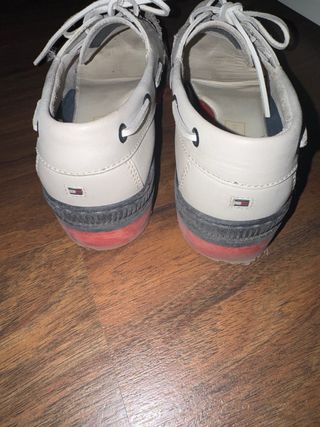 Náuticos beige y rojos