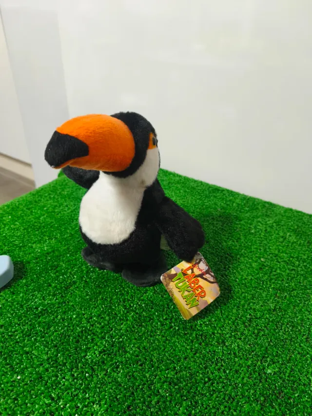 Peluche tucán que repite lo que dices