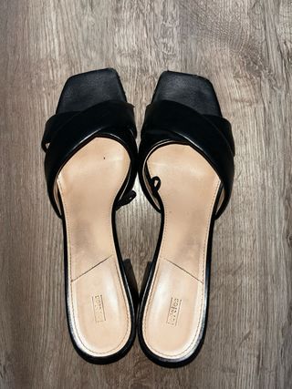 Tacones abiertos negros