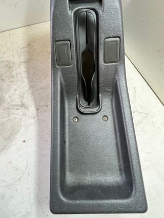 Consola Central Apoyabrazos Mitsubishi L200