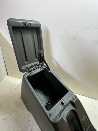 Consola Central Apoyabrazos Mitsubishi L200