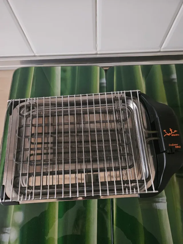 Plancha Eléctrica JATA 2400W. Mod.BQ101