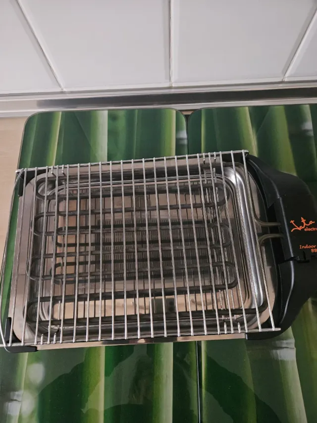 Plancha Eléctrica JATA 2400W. Mod.BQ101