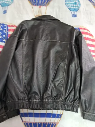 Cazadora Semipiel hombre, Bershka negra envejecida