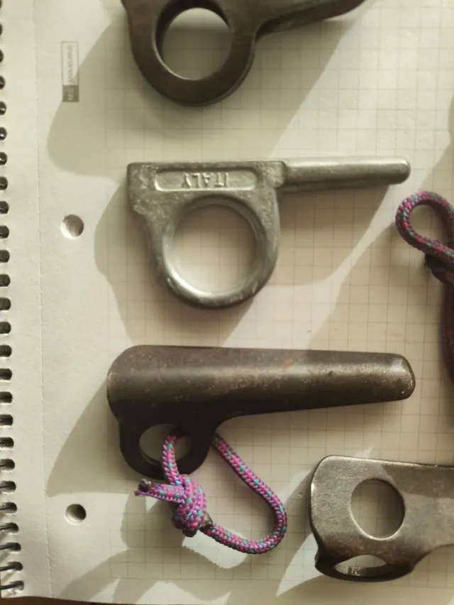 Micro clavos escalada artificial