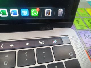 MacBook Pro 2017 Touch Bar Plata