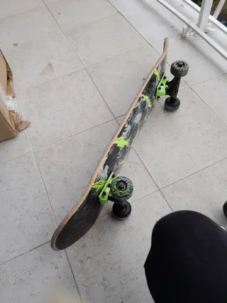 Patinete Oxelo 4 ruedas diseño lobo