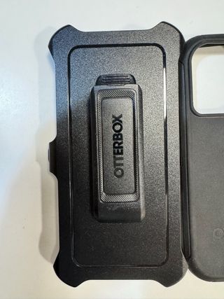 Funda Otterbox Defender iPhone 15 Pro Clip