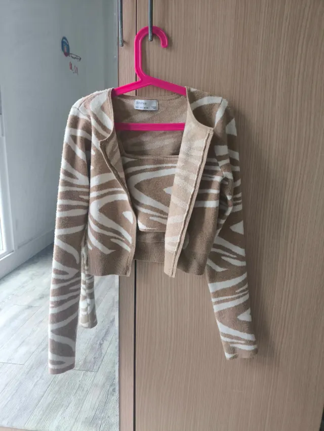 Conjunto top y cárdigan estampado cebra