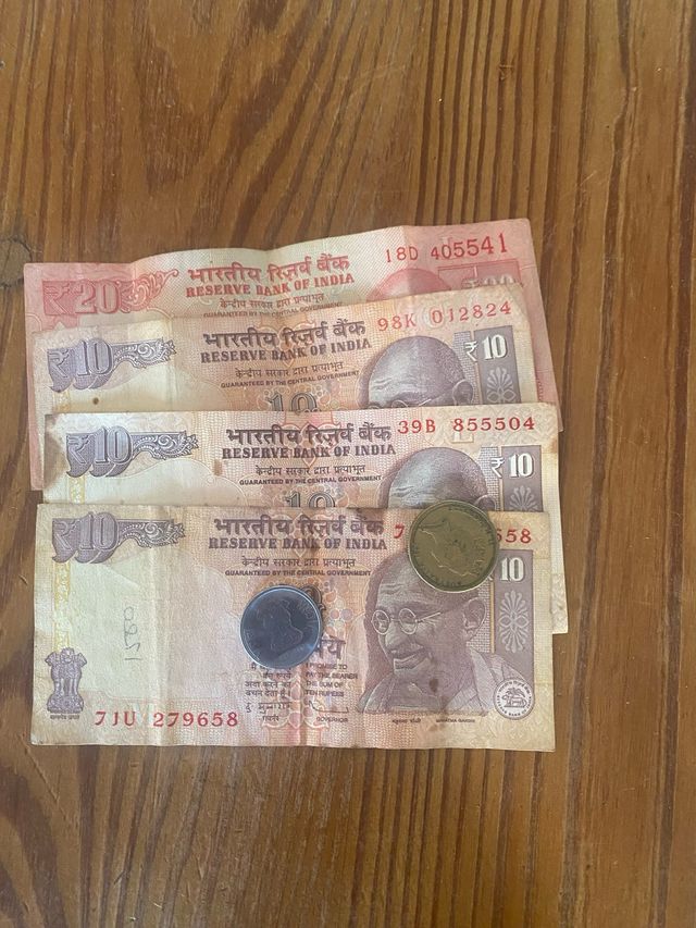 Billetes y monedas de India y Australia