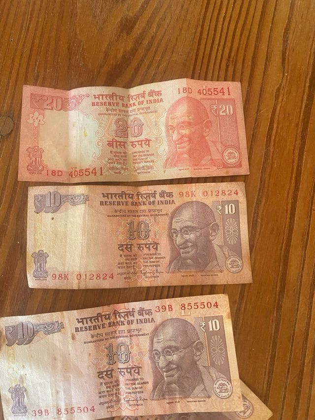 Billetes y monedas de India y Australia