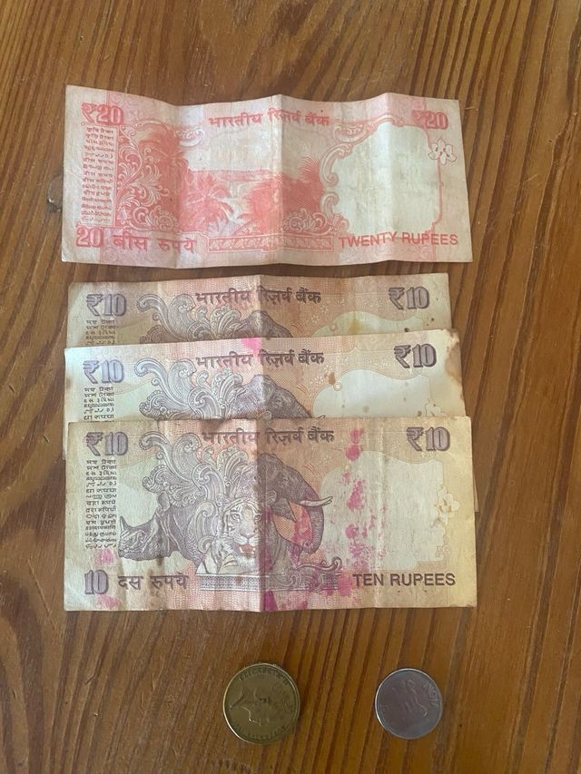 Billetes y monedas de India y Australia