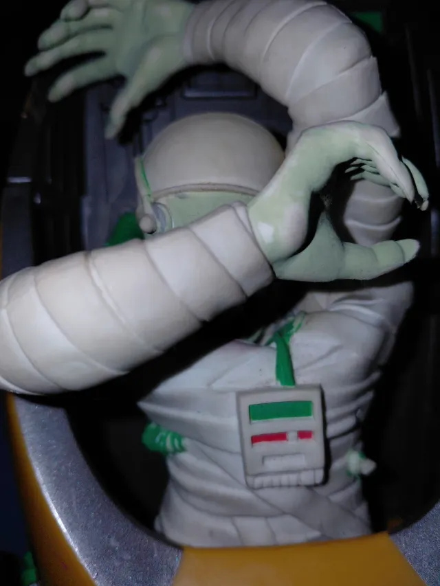 Figura Mummia in Capsula