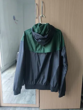 Chubasquero Nike Negro y Verde