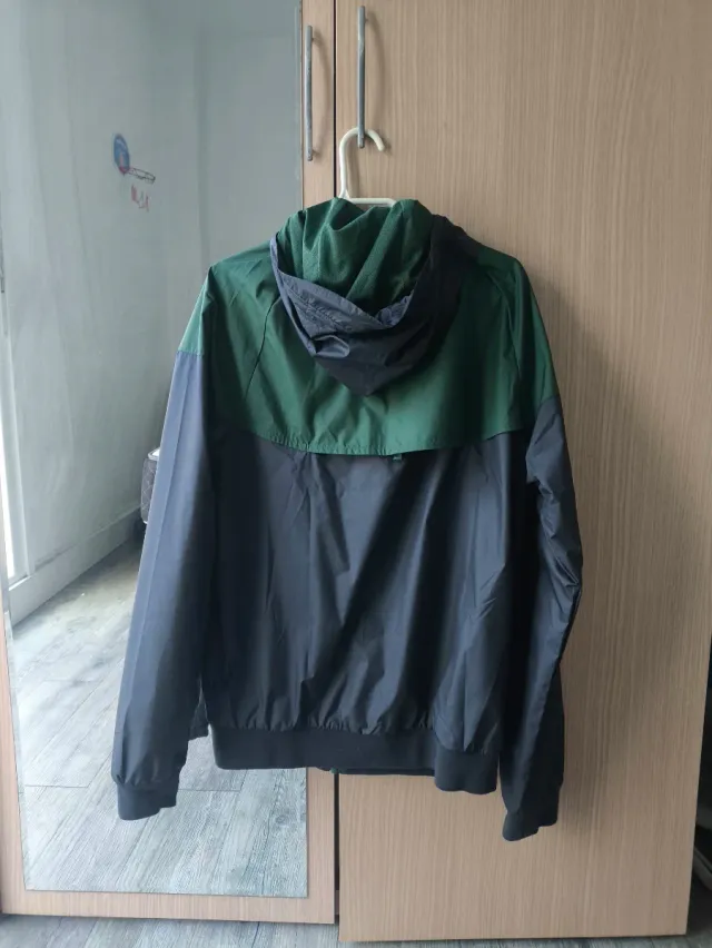 Chubasquero Nike Negro y Verde