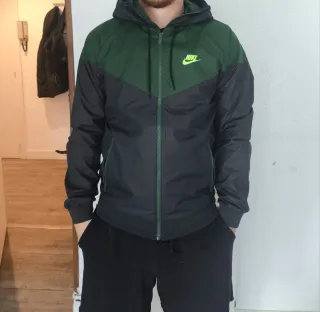 Chubasquero Nike Negro y Verde