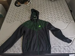 Chubasquero Nike Negro y Verde