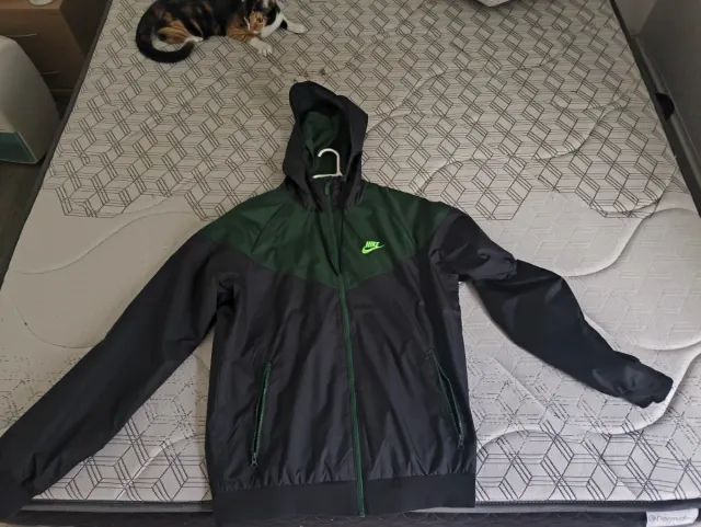 Chubasquero Nike Negro y Verde