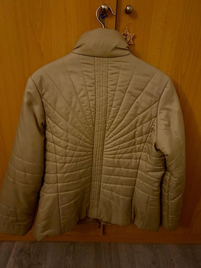 Cazadora Deportiva Corta Mujer Beige