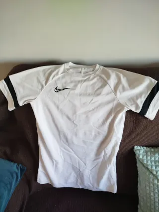 Camiseta Nike blanca y negra mujer