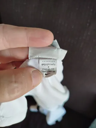 Camiseta Nike blanca y negra mujer