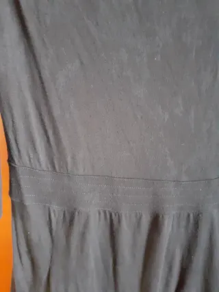 Vestido negro clásico manga larga