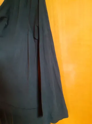 Vestido negro clásico manga larga