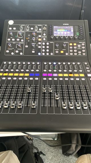 Midas M32 + flightcase como nueva