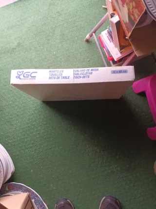 Manteles de papel rojos