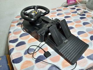 Volante y pedales para consolas