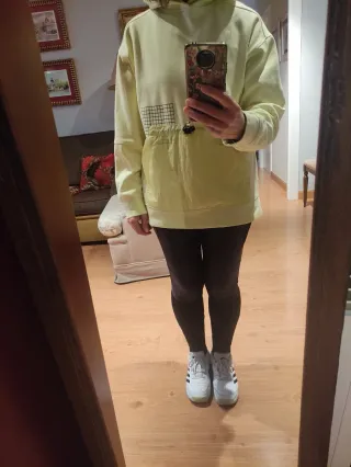 Sudadera Zara verde/amarilla con bolsillo