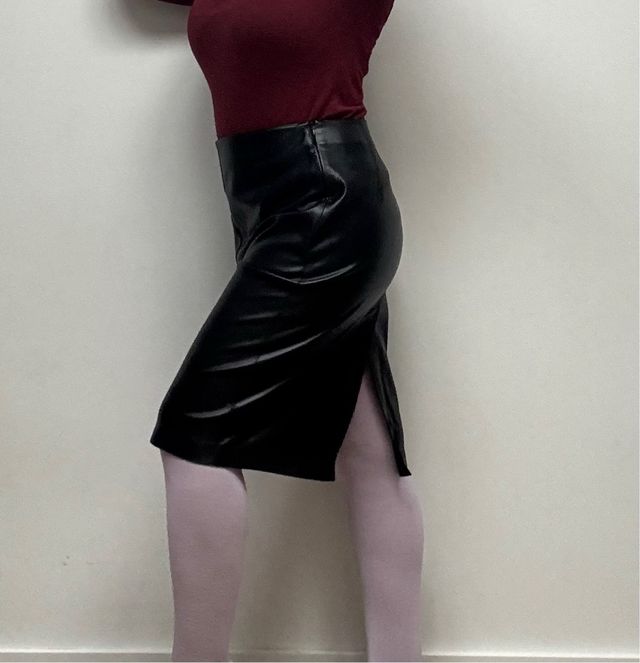 Falda lápiz piel sintética negra