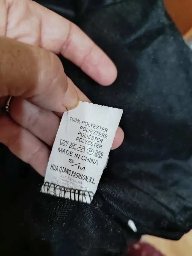 Cazadora efecto piel sintética negra